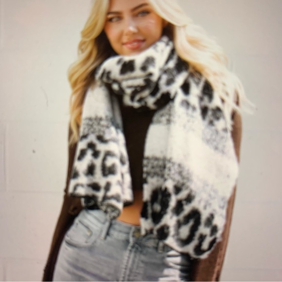 Finley Leopard Print Scarf - Picture 3 of 4